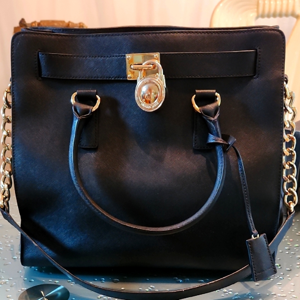 Elegant Michael Kors Black Leather Handbag